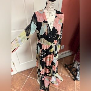 NEW Lulu’s Large Multi-Color Maxi Dress 🖤